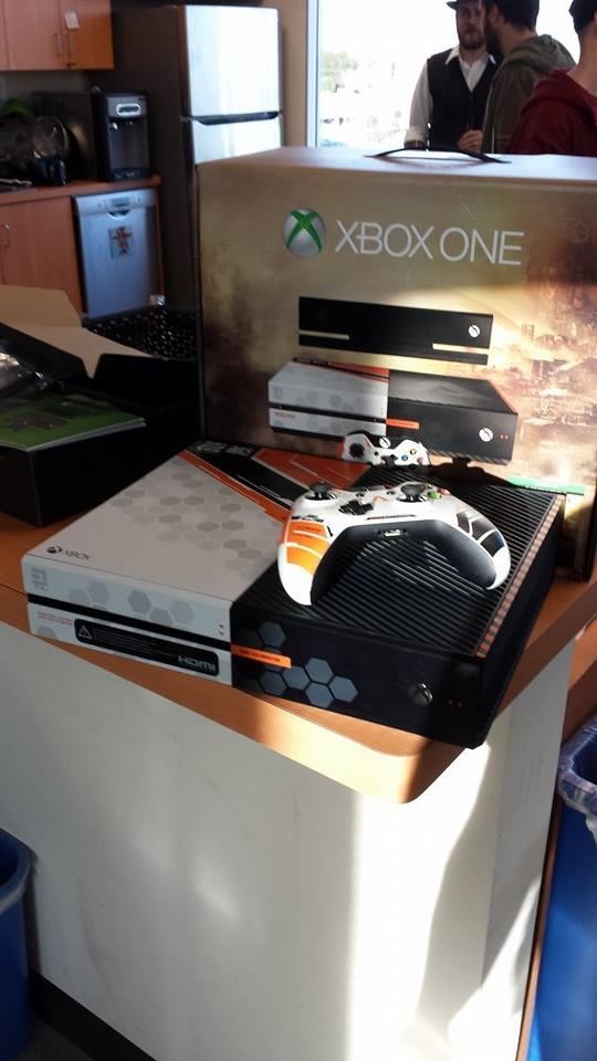 titanfall_xbox_one_console_2